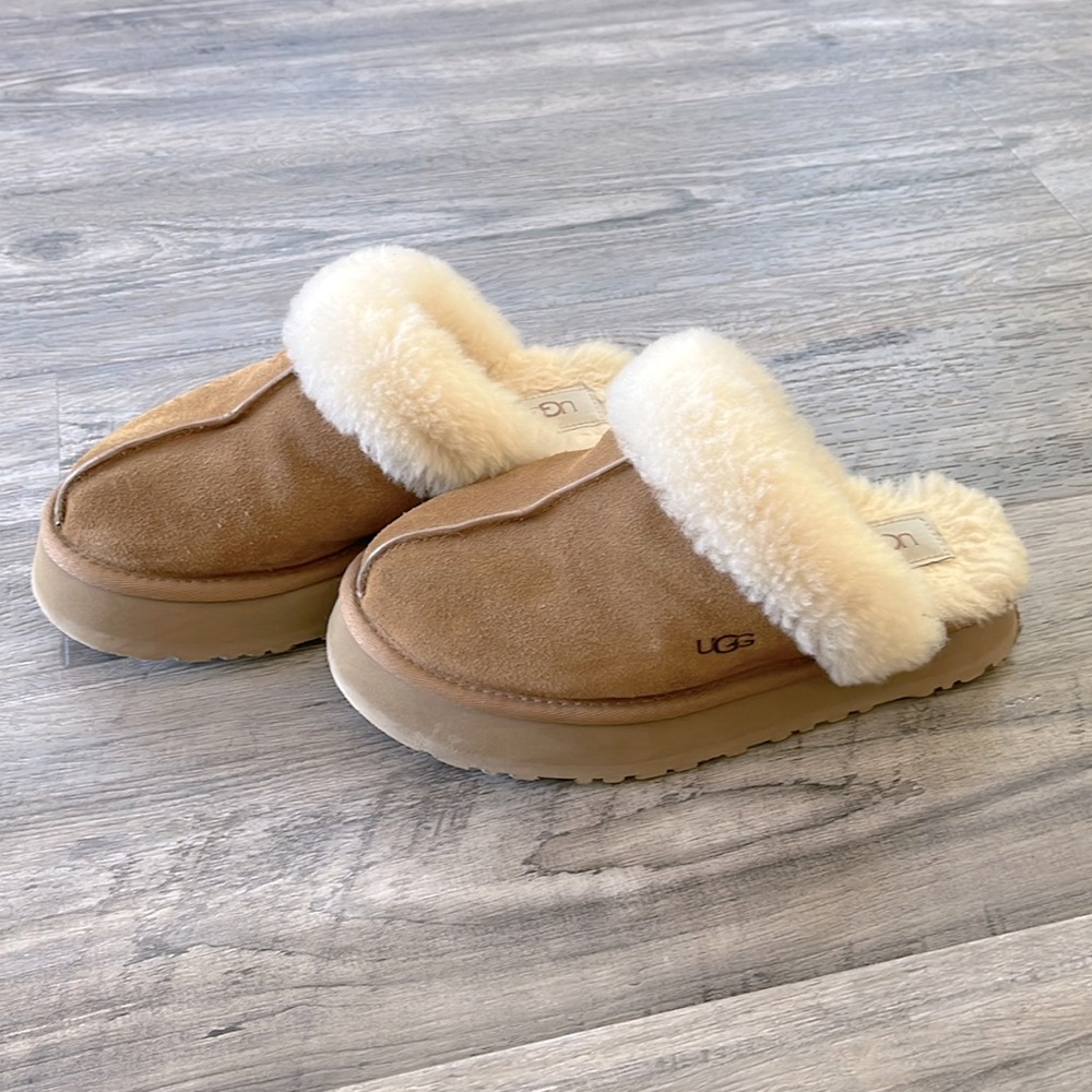 UGG women's disquette slipper worn minimal times good condition size 8